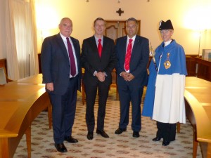 Kantonsratspräsident Urs Dickerhof, Botschafter Jan Luykx, Regierungspräsident Guido Graf und Standesweibelin Anita Imfeld (v.l.) im Sitzungszimmer des Regierungsrates