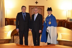 Empfang im Regierungsratssaal (v.l.) Botschafter Irakli Kurashvili, Regierungspräsident Robert Küng und Standesweibelin Anita Imfeld.