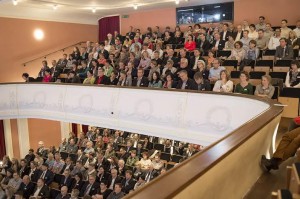 Gutgelauntes, erwartungffreudiges Publikum im Theaterssal, Stadttheater Sursee