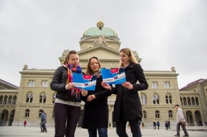 Easyvote Presseinfos vor dem Bundeshaus