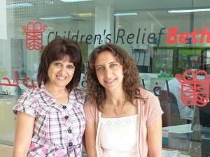 Lamis Ghareeb und Rabab Kawas im Caritas Baby Hospital 