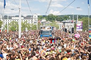 Street Parade.  "obs/Sucht Schweiz/Addiction Suisse/Dipendenze Svizzera/Quelle: Commons Wikipédia"