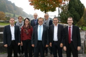 Aktueller Vorstand Gemeindeschreiberverband des Kantons Luzern.  Hintere Reihe von links: Karin Fischer, Philipp Schärli, Gaby Kolly. Vordere Reihe von links: Thomas Bühlmann, Jeanette Odermatt-Lingg, Guido Solari, Matthias Kunz, Marco Studer) 