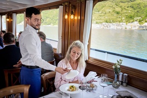 Zur Rundfahrt dazu gehört ein Fünfgangmenü